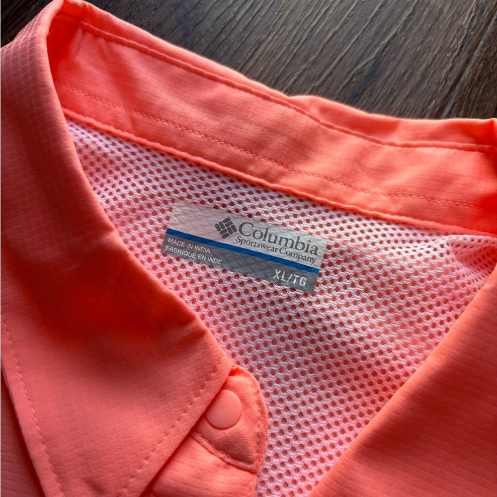Columbia PFG activewear shirt. SPF - Picture 3 of 4